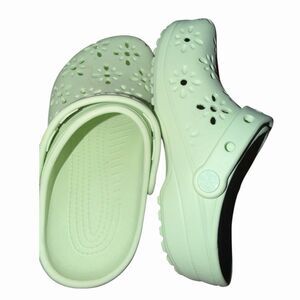 CROCS Classic Floral Cut Out Clog, Jade Tint, Women’s Size 5